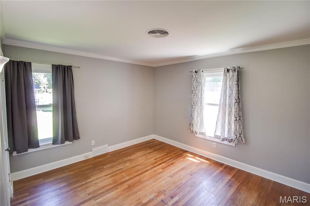 Image 25 of property listing at 23 N 9th Street, East Alton, IL 62024