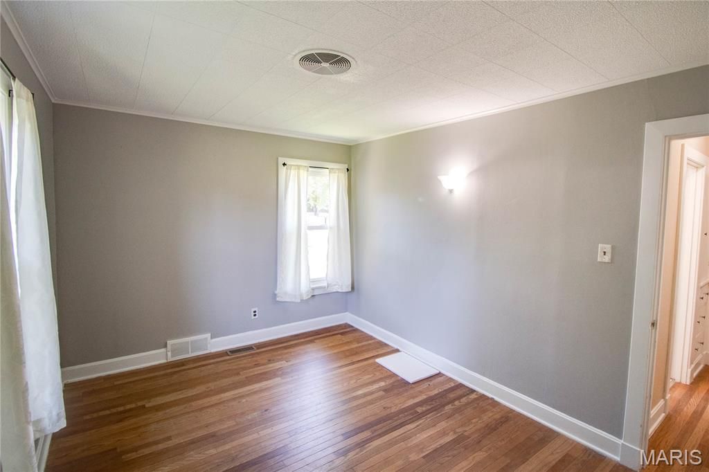 Image 28 of property listing at 23 N 9th Street, East Alton, IL 62024