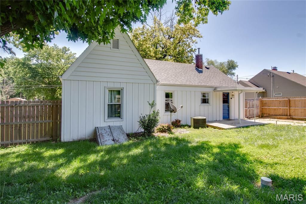 Image 30 of property listing at 23 N 9th Street, East Alton, IL 62024