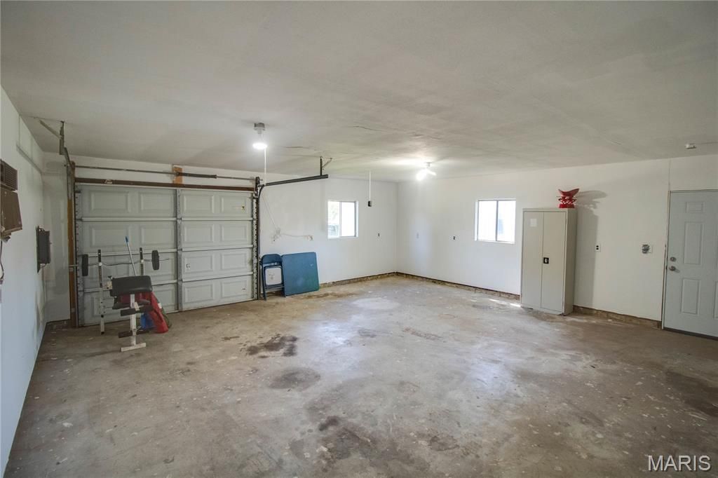 Image 38 of property listing at 23 N 9th Street, East Alton, IL 62024