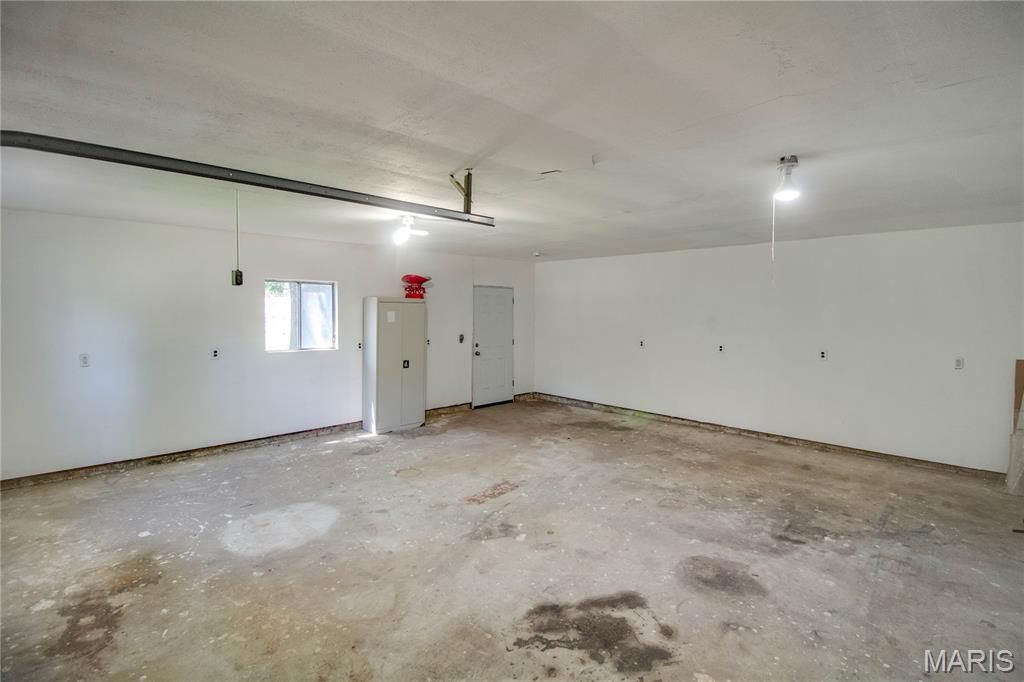 Image 39 of property listing at 23 N 9th Street, East Alton, IL 62024