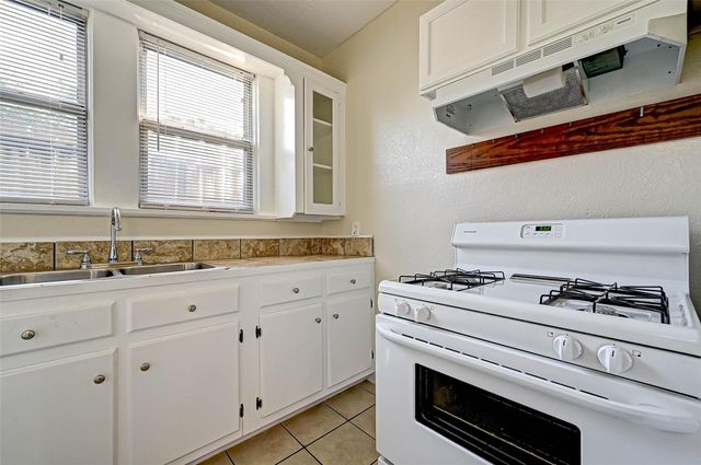 1748 Richmond Avenue 4, Houston, TX 77098