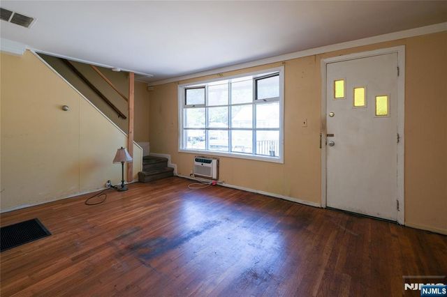32 Phelps Avenue, Bergenfield, NJ 07621