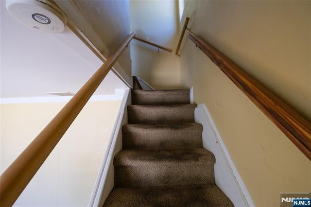 32 Phelps Avenue, Bergenfield, NJ 07621