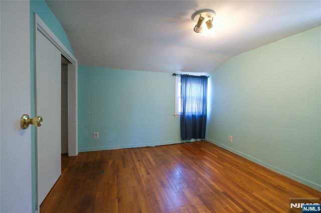 32 Phelps Avenue, Bergenfield, NJ 07621