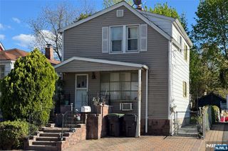 32 Phelps Avenue, Bergenfield, NJ 07621