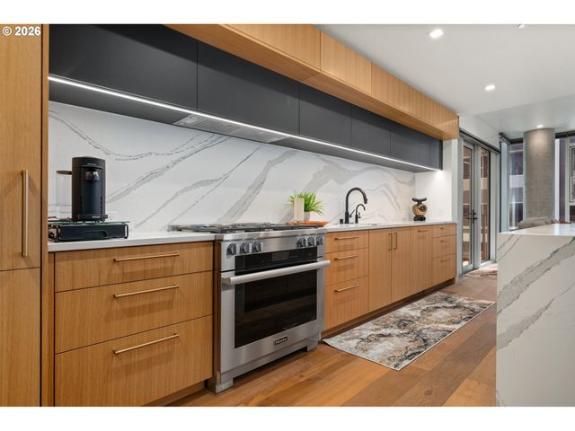 590 WATERFRONT Way 202, Vancouver, WA 98660