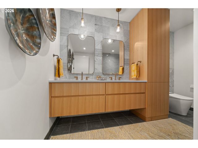 590 WATERFRONT Way 202, Vancouver, WA 98660