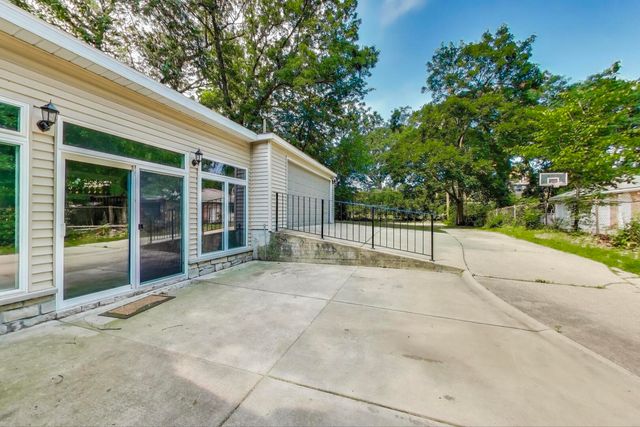 9340 S Vanderpoel Avenue, Chicago, IL 60643