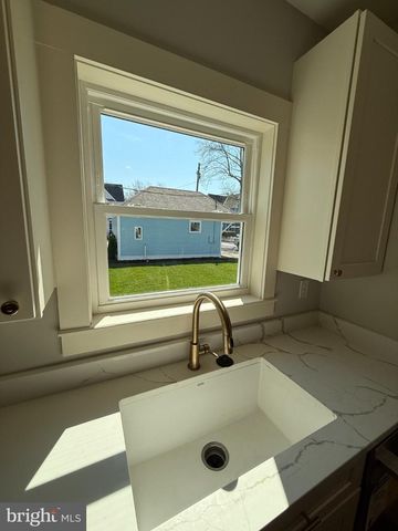 10 W END AVE, Cambridge, MD 21613