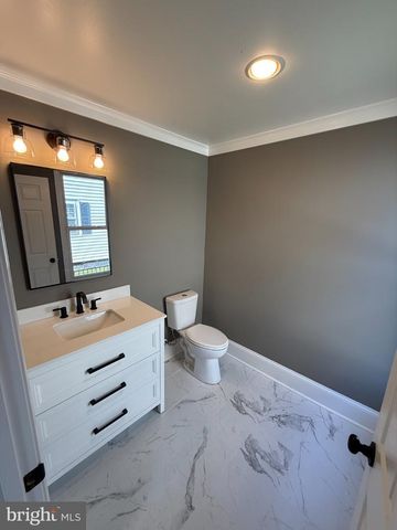 10 W END AVE, Cambridge, MD 21613