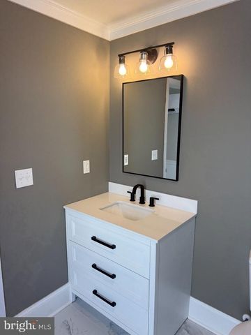 10 W END AVE, Cambridge, MD 21613