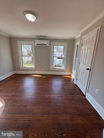 10 W END AVE, Cambridge, MD 21613