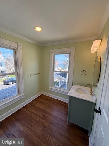 10 W END AVE, Cambridge, MD 21613