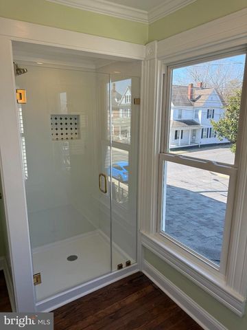 10 W END AVE, Cambridge, MD 21613