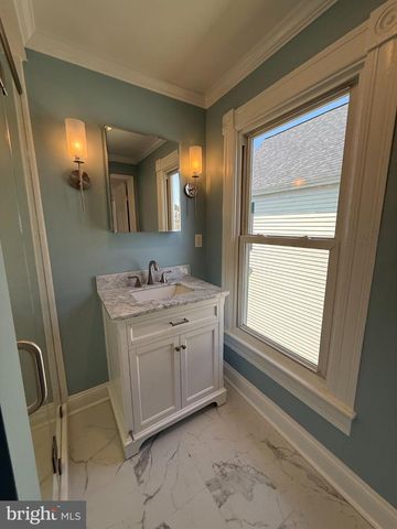 10 W END AVE, Cambridge, MD 21613