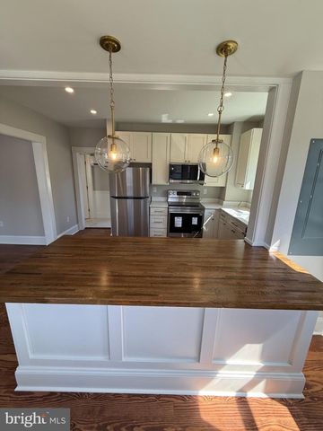 10 W END AVE, Cambridge, MD 21613