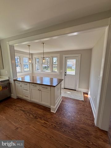 10 W END AVE, Cambridge, MD 21613