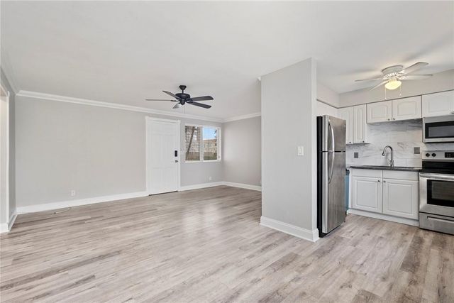 2130 NE 42nd Court 4, Lighthouse Point, FL 33064