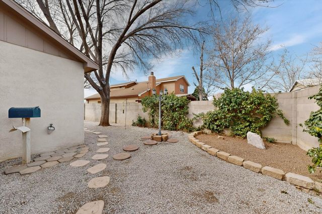 1638 Betts Court NE, Albuquerque, NM 87112