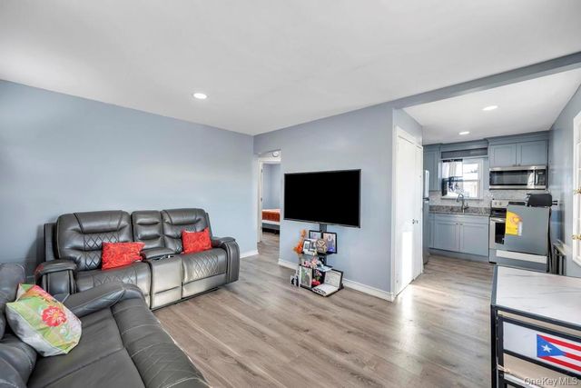 1333 5th Avenue, Bay Shore, NY 11706