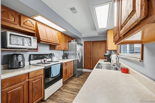 2037 W Park Drive, Algonac, MI 48001