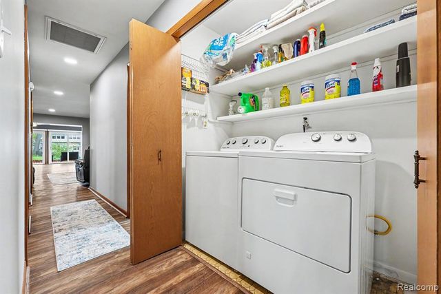 2037 W Park Drive, Algonac, MI 48001