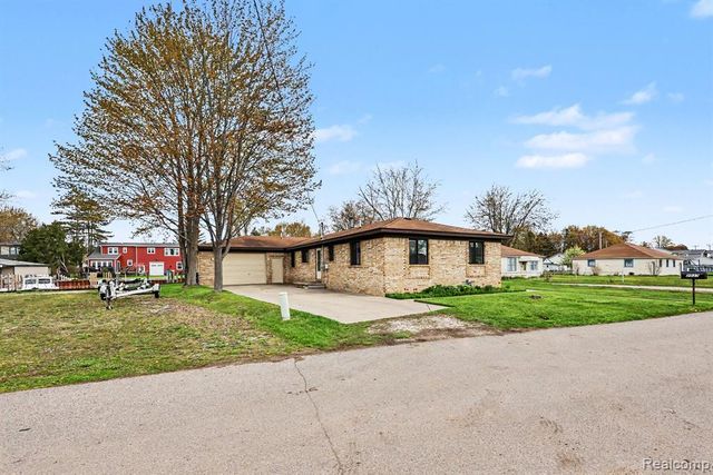 2037 W Park Drive, Algonac, MI 48001