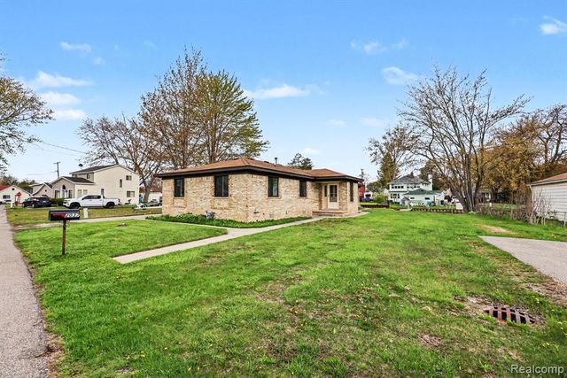 2037 W Park Drive, Algonac, MI 48001