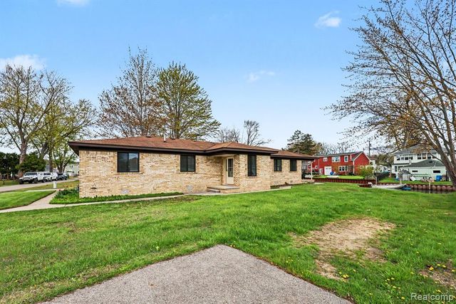 2037 W Park Drive, Algonac, MI 48001