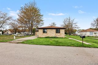 2037 W Park Drive, Algonac, MI 48001