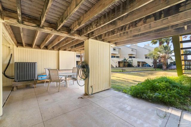 8520 Gulf Blvd 15, Navarre Beach, FL 32566