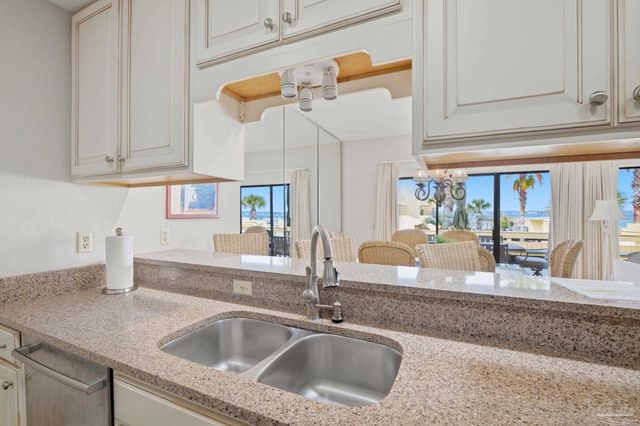 8520 Gulf Blvd 15, Navarre Beach, FL 32566