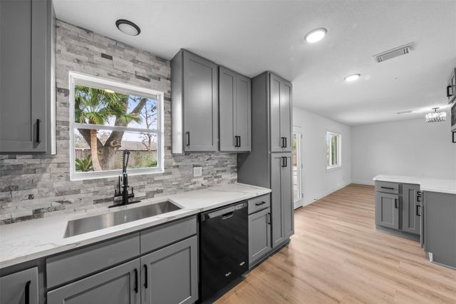 5734 Farwell Drive, Houston, TX 77035