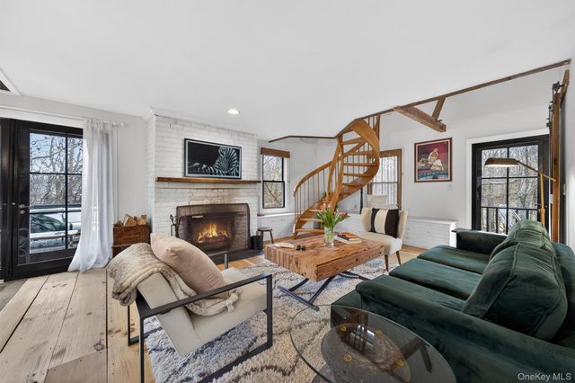 114 Newport Bridge Road, Warwick, NY 10990