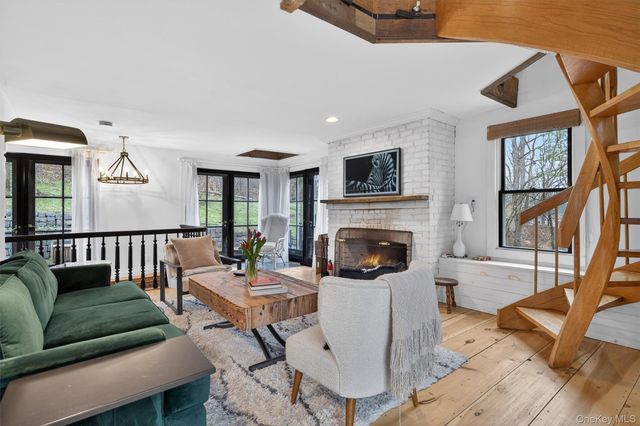 114 Newport Bridge Road, Warwick, NY 10990