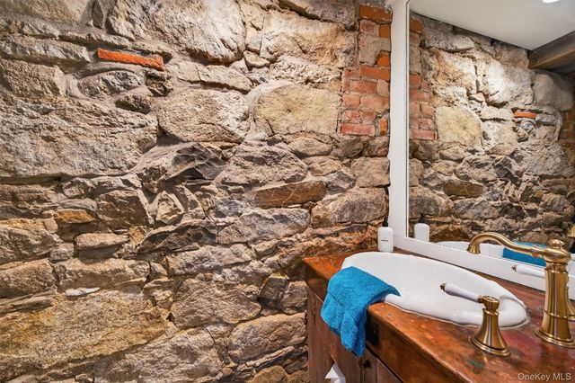 114 Newport Bridge Road, Warwick, NY 10990