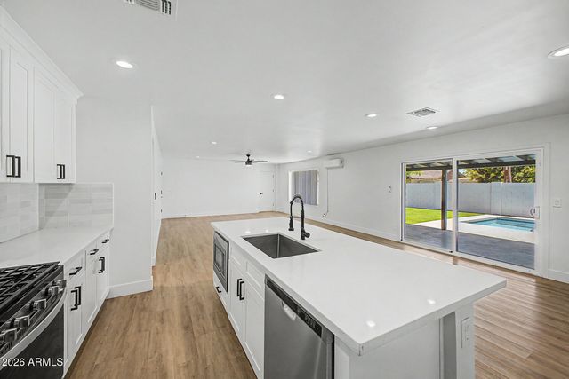 8601 E ROANOKE Avenue, Scottsdale, AZ 85257