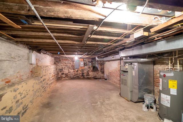 869 N HOWARD ST, Baltimore, MD 21201