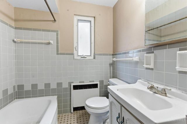 3911 E Gatewood Lane, Silverton, OH 45236