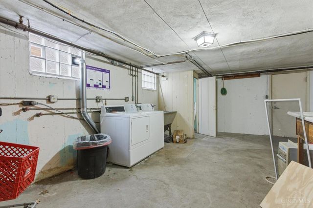 3911 E Gatewood Lane, Silverton, OH 45236