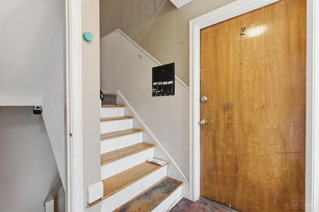 3911 E Gatewood Lane, Silverton, OH 45236