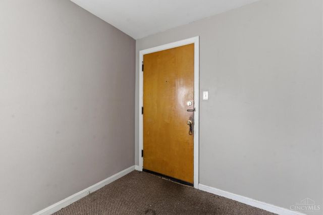 3911 E Gatewood Lane, Silverton, OH 45236