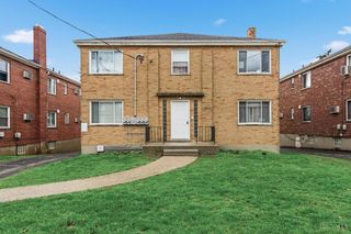 3911 E Gatewood Lane, Silverton, OH 45236