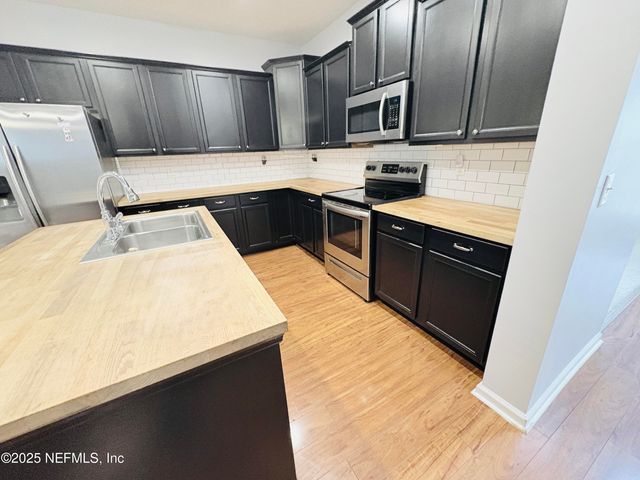 5950 ROUND TABLE Road, Jacksonville, FL 32254