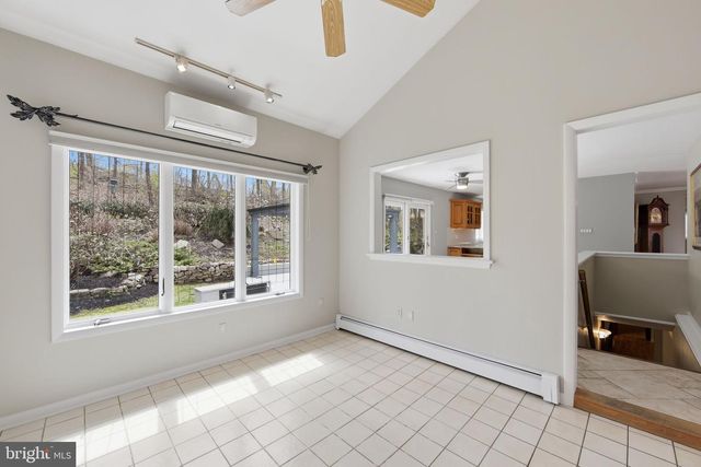 117 CREAMERY RD, Elverson, PA 19520