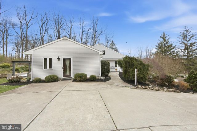 117 CREAMERY RD, Elverson, PA 19520