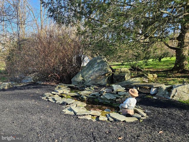 117 CREAMERY RD, Elverson, PA 19520