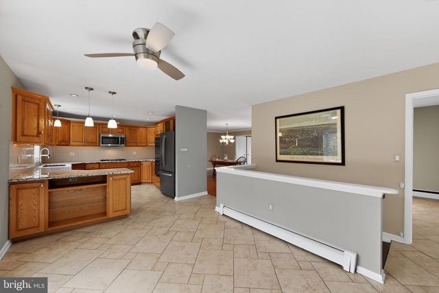 117 CREAMERY RD, Elverson, PA 19520