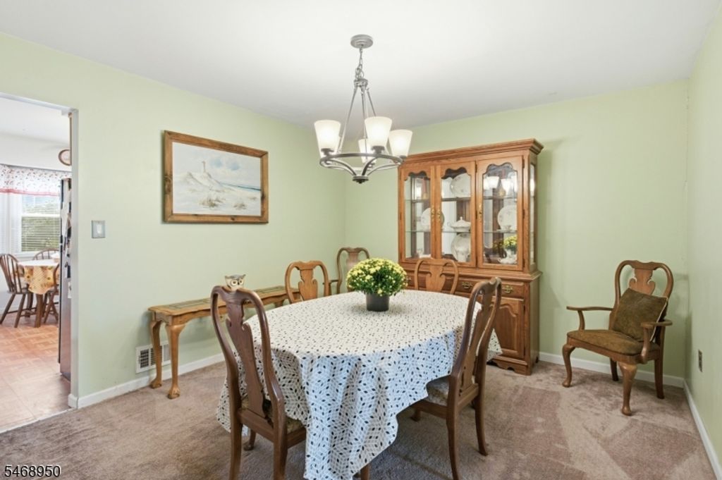 31 Astor Ct, Sayreville Boro, NJ 08872 — photo 4